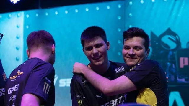 季的首次交 季的首次交