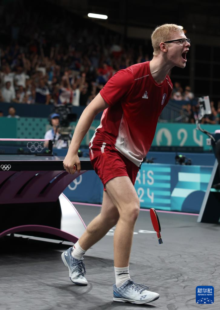 显得尤为沉 显得尤为沉