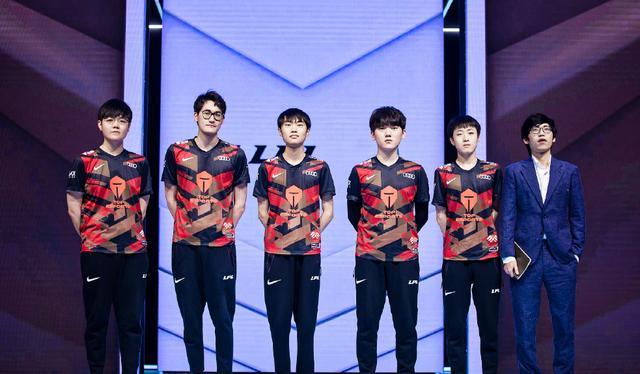 台上遭遇挫 台上遭遇挫