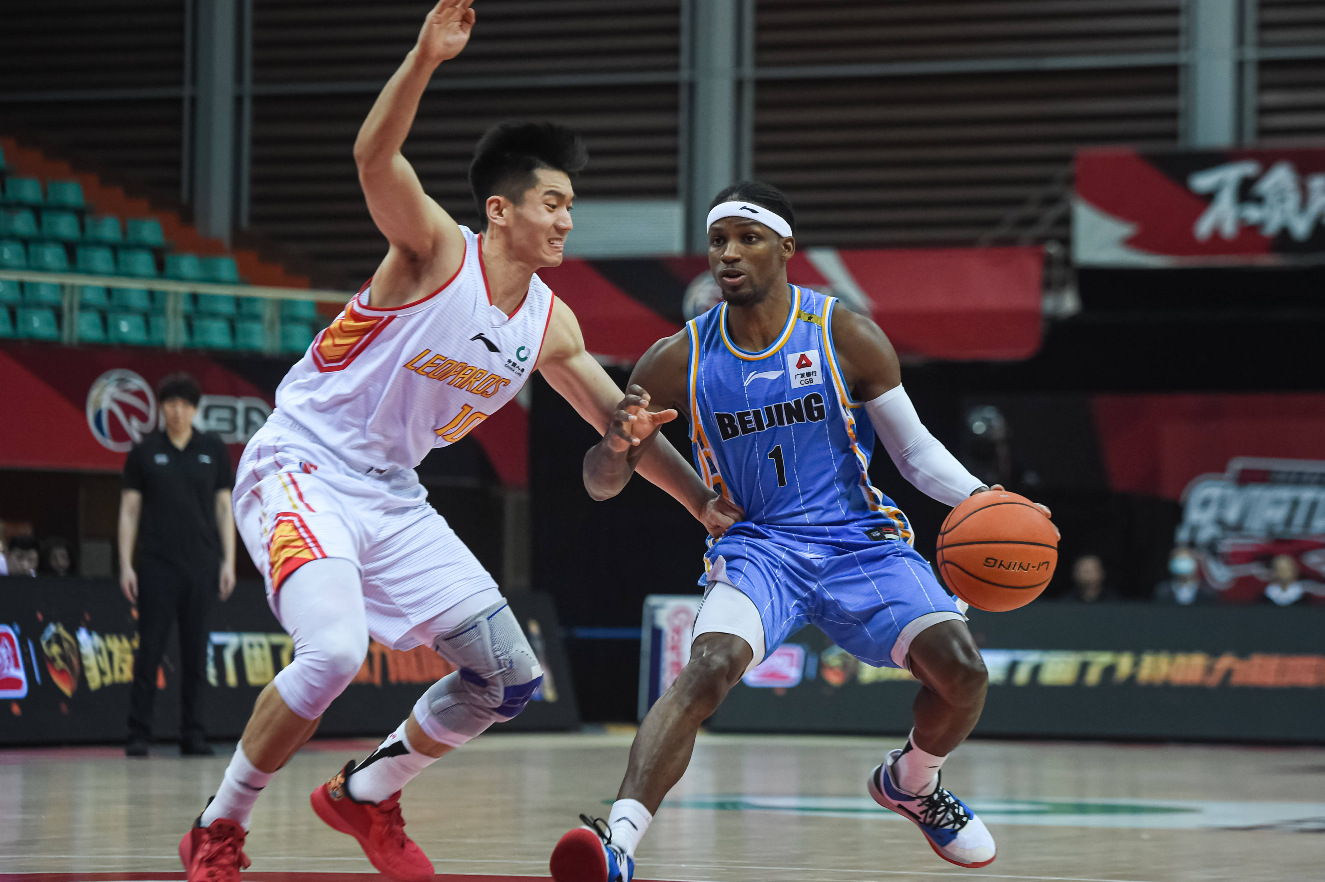 亚马尔以其 亚马尔以其